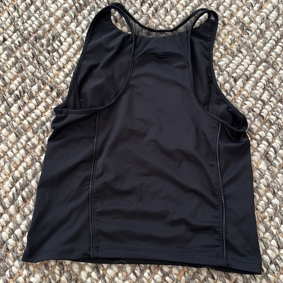 Lycra’s small narrow exercise shirt - Picture 2 of 4